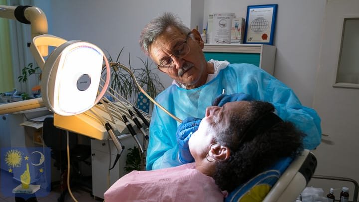 Dr Genchev pose implant basal patiente de France avec bruxisme