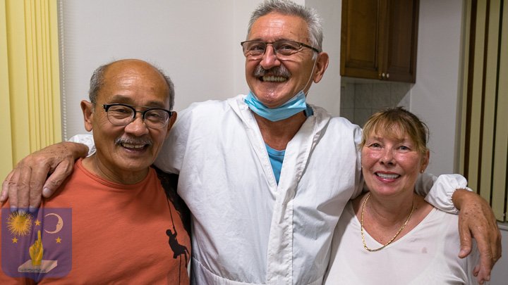 Dr Genchev avec patient pour implant basal à charge immédiate